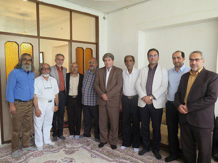 دیدار مدیر کل فرهنگ و ارشاد اسلامی خراسان جنوبی با هنرمند پیشکسوت استان