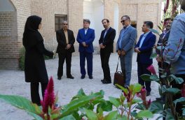 مهدی شفیعی مدیر کل هنرهای نمایشی ایران از موزه های مجموعه فرهنگی- تاریخی باغ اکبریه بیرجند بازدید نمود.