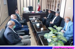 همه مسئولان و مردم با وحدت و همدلی و با رهبری مقام معظم رهبری برای حل مشکلات تلاش کنیم